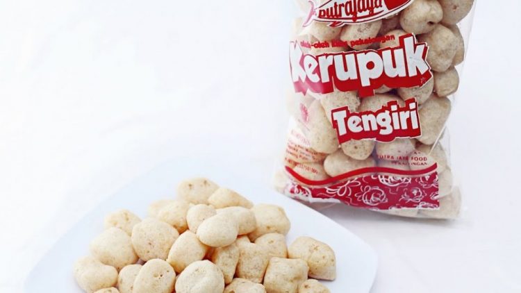 Kerupuk Ikan Tenggiri, 1. Keripik Tempe, 2. Lanting, 3. Templeng, 4. Rempeyek Yutuk, 5. Brekecek, 6. Keripik Sukun, 7. Lepet Ketan, 8. Kerupuk Ikan Tenggiri, 9. Abon Ikan Tuna, 10. Gembus, 11. Sale Pisang, 12. Kerajinan Cangkang Kerang, 13. Tahu Masak khas Cilacap, 14. Cetil dan Cenil khas Cilacap, 15. Karedok Khas Cilacap