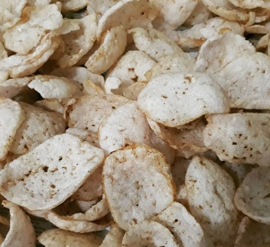 Kerupuk Petis via Instagram.com @explorekendal, 1. Getuk Goreng Kendal, 2. Kerupuk Tayamum Kendal, 3. Sate Bumbon, 4. Kerupuk Rambak, 5. Keripik Buah, 6. Sumpil Khas Kendal, 7. Payung Kertas, 8. Pecel Kembang Turi, 9. Bandeng Tanpa Duri, 10. Kerupuk Petis, 11. Emping Bandeng, 12. Batik Kendal, 13. Gerabah, 14. Kaos khas Kendal, 15. Terasi Udang Rebon, 16. Kerupuk Bawang, 17. Telur Mimi