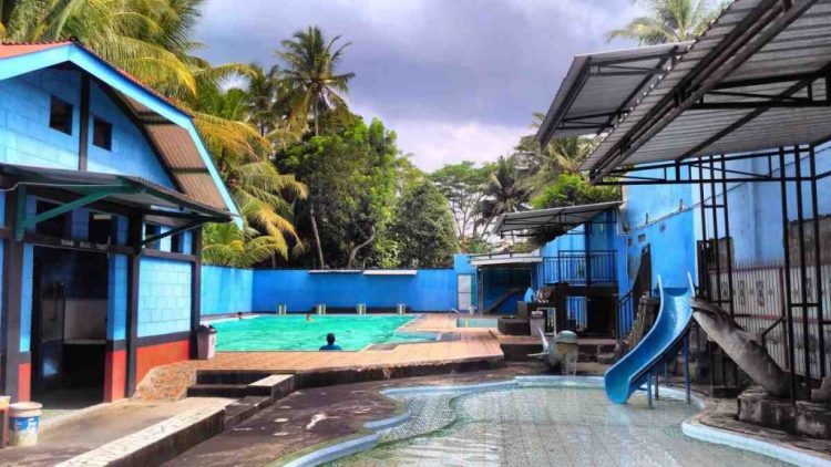 Kolam Renang Cempaka Biru, 1. Water Park Gading Splash Water / Gading Paradise, 2. Kolam Renang Cempaka Biru, 3. Kolam Renang Alang, 4. Kolam Renang Stadion Candradimuka Gosi (Gold Stadium Internasional), 5. Songging Waterpark (Candi Tirta Pelangi), 6. Kolam Renang Puring, 7. Kolam Renang Anjani, 8. Kolam Renang Tirto Wening, 9. Kolam Renang Tirta Manggala Gombong (Tutup), 10. Bintang Sport Center [BSC] Gombong, 11. Twa Mento Swimming Pool, 12. Wisata Alam Kolam Renang Bukit Dakon, 13. Alami Buayan, 14. Swimming Pool Panjatan, 15. Queen Waterpark, 16. Wisata Air PAP Krakal, 17. Kolam Renang Play Pool, 18. Langen Ujung, 19. Taman Banyu Langit, 20. Fiafipools, 21. Kolam Renang Luangkandang Waterbyurrr, 22. Kolam Renang Pak Gendut, 23. Kolam renang tirto adem
