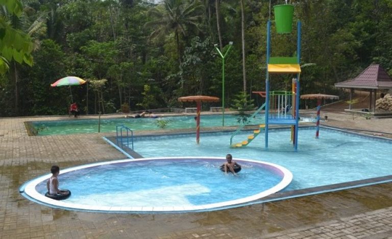 Kolam Renang Anjani, 1. Water Park Gading Splash Water / Gading Paradise, 2. Kolam Renang Cempaka Biru, 3. Kolam Renang Alang, 4. Kolam Renang Stadion Candradimuka Gosi (Gold Stadium Internasional), 5. Songging Waterpark (Candi Tirta Pelangi), 6. Kolam Renang Puring, 7. Kolam Renang Anjani, 8. Kolam Renang Tirto Wening, 9. Kolam Renang Tirta Manggala Gombong (Tutup), 10. Bintang Sport Center [BSC] Gombong, 11. Twa Mento Swimming Pool, 12. Wisata Alam Kolam Renang Bukit Dakon, 13. Alami Buayan, 14. Swimming Pool Panjatan, 15. Queen Waterpark, 16. Wisata Air PAP Krakal, 17. Kolam Renang Play Pool, 18. Langen Ujung, 19. Taman Banyu Langit, 20. Fiafipools, 21. Kolam Renang Luangkandang Waterbyurrr, 22. Kolam Renang Pak Gendut, 23. Kolam renang tirto adem