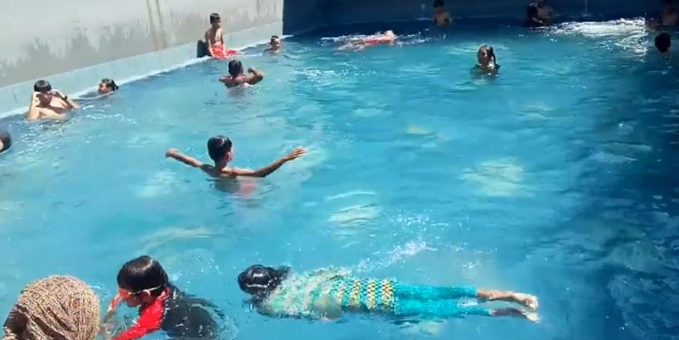 Kolam Renang Banyu Biru, 1. Kolam Renang Atlas Sport Center, 2. Waterpark Kenjeran, 3. Pondok Tjandra Indah Sports Club, 4. Kolam Renang Manyar, 5. Kolam Renang Club House Regency 21, 6. Kolam Renang Hayam Wuruk, 7. Kolam Renang UNESA, 8. Kolam Renang Wisata Bukit Mas, 9. Kolam Renang Fatmaba, 10. Kolam Renang Graha Residence, 11. Kolam Renang Koni Jawa Timur, 12. Kolam Renang Royal Club House, 13. Kolam Renang Rooftop Pool Best Western Papilio Hotel, 14. Kolam Renang Al-Hikmah Sport Center, 15. Queen Victoria Club House, 16. Kolam Renang Jala Krida Tirta, 17. Kolam Renang Pantai Mentari, 18. Kolam Renang The Body Art, 19. Club Puri Mas, 20. Mentari Sport Center, 21. Primalaras Kolam Renang, 22. Kolam Renang Primavera, 23. Kolam Renang Ciputra Gwalk, 24. Kolam Renang Banyu Biru, 25. Kolam Renang Brawijaya, 26. Taman Mansion, 27. Kolam Renang KKO Usman Harun Karang Pilang