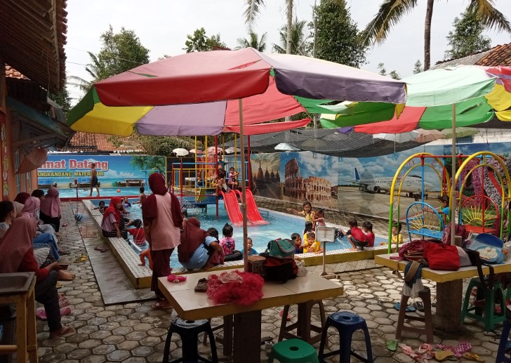 Kolam Renang Luangkandang Waterbyurrr kuati aprillia, 1. Water Park Gading Splash Water / Gading Paradise, 2. Kolam Renang Cempaka Biru, 3. Kolam Renang Alang, 4. Kolam Renang Stadion Candradimuka Gosi (Gold Stadium Internasional), 5. Songging Waterpark (Candi Tirta Pelangi), 6. Kolam Renang Puring, 7. Kolam Renang Anjani, 8. Kolam Renang Tirto Wening, 9. Kolam Renang Tirta Manggala Gombong (Tutup), 10. Bintang Sport Center [BSC] Gombong, 11. Twa Mento Swimming Pool, 12. Wisata Alam Kolam Renang Bukit Dakon, 13. Alami Buayan, 14. Swimming Pool Panjatan, 15. Queen Waterpark, 16. Wisata Air PAP Krakal, 17. Kolam Renang Play Pool, 18. Langen Ujung, 19. Taman Banyu Langit, 20. Fiafipools, 21. Kolam Renang Luangkandang Waterbyurrr, 22. Kolam Renang Pak Gendut, 23. Kolam renang tirto adem