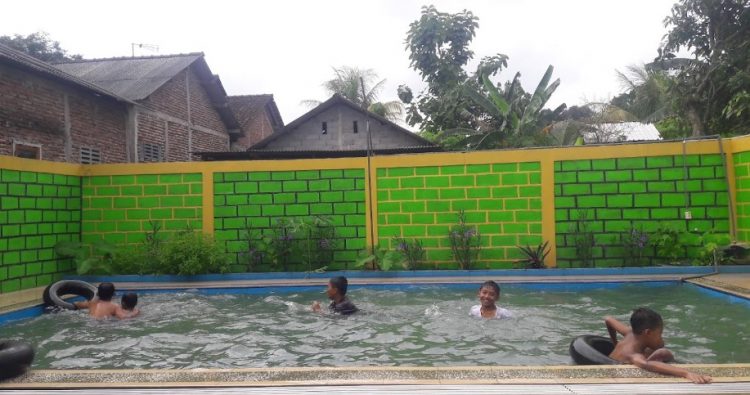 Kolam Renang Sakuntala Jim Jimi, 1. Kolam Renang Boja, 2. Kolam Renang Temon, 3. Kolam Renang Watersix Weleri, 4. Kolam Siblon Susuh Umbul, 5. KOLAM RENANG PROSOTAN PLANTARAN, 6. Kolam Renang PG Cepiring, 7. Kolam renang Tirta Nusantara, 8. TIRTA TEGOREJO, 9. Kolam Renang Sukomulyo, 10. Kolam renang Tirto arum, 11. Sekartama Waterland, 12. Omah’e Opa Waterpark, 13. Kolam Renang Puri Delta Asri 6, 14. Kolam Renang WaterLife, 15. Kolam Renang Sakuntala