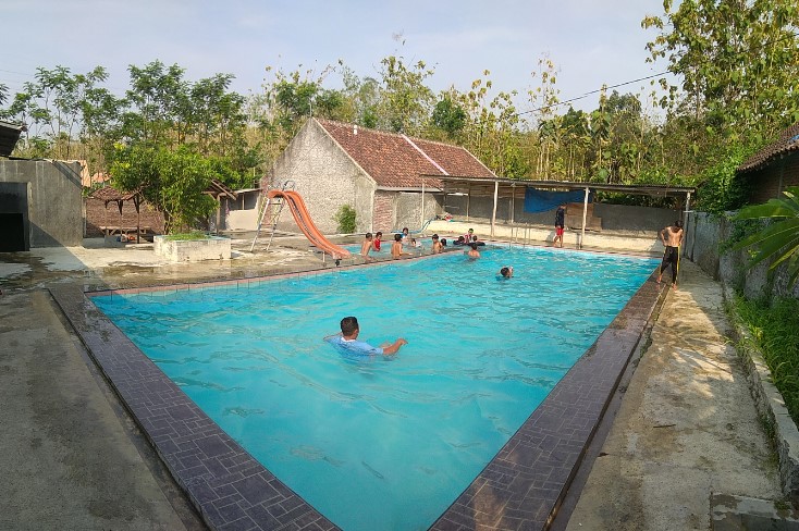 Kolam Renang Sukomulyo Fauzi Kecil, 1. Kolam Renang Boja, 2. Kolam Renang Temon, 3. Kolam Renang Watersix Weleri, 4. Kolam Siblon Susuh Umbul, 5. KOLAM RENANG PROSOTAN PLANTARAN, 6. Kolam Renang PG Cepiring, 7. Kolam renang Tirta Nusantara, 8. TIRTA TEGOREJO, 9. Kolam Renang Sukomulyo, 10. Kolam renang Tirto arum, 11. Sekartama Waterland, 12. Omah’e Opa Waterpark, 13. Kolam Renang Puri Delta Asri 6, 14. Kolam Renang WaterLife, 15. Kolam Renang Sakuntala