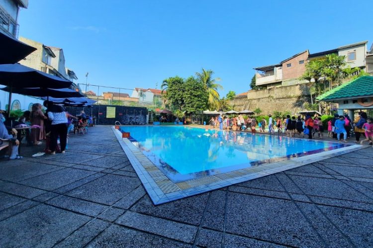 Kolam Renang Taman Rempoa Indah Festiaji N. Irawanto, 1. Citra Raya Waterworld, 2. Kolam Renang Bali View, 3. Ocean Park, 4. Dasana Xenter Waterpark (DX Waterpark), 5. Amsterdam Waterpark, 6. Batavia Splash Water Adventure, 7. Aladin Aquaplay Karawaci, 8. Fun Park Waterboom, 9. Kolam Renang Situ Gintung, 10. Kolam Renang Modern Tirtamas, 11. Marcopolo Waterpark (Marcopolo Water Adventure), 12. Saiji Water Park (Tutup), 13. Newtown Waterpark, 14. Aryana Aquaplay Kolam Renang Waterpark, 15. Duta Garden Sport Center, 16. Swimming Pool BSD City, 17. Kolam Renang Permata Bintaro Club House, 18. Familia Club House, 19. Kolam Renang Taman Rempoa Indah, 20. Tigaraksa Waterboom, 21. Puri Beta Swimming Pool