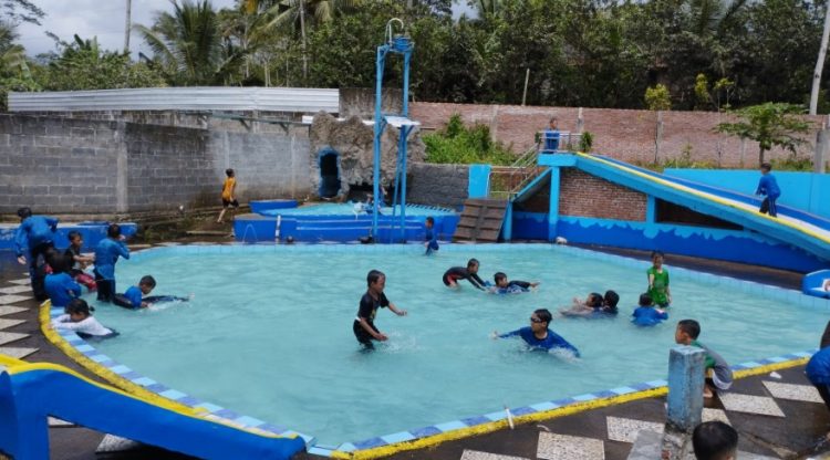 Kolam Renang Temon inazzar h, 1. Kolam Renang Boja, 2. Kolam Renang Temon, 3. Kolam Renang Watersix Weleri, 4. Kolam Siblon Susuh Umbul, 5. KOLAM RENANG PROSOTAN PLANTARAN, 6. Kolam Renang PG Cepiring, 7. Kolam renang Tirta Nusantara, 8. TIRTA TEGOREJO, 9. Kolam Renang Sukomulyo, 10. Kolam renang Tirto arum, 11. Sekartama Waterland, 12. Omah’e Opa Waterpark, 13. Kolam Renang Puri Delta Asri 6, 14. Kolam Renang WaterLife, 15. Kolam Renang Sakuntala