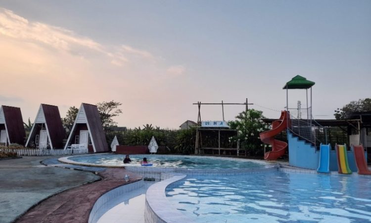 Kolam renang Prilon Park Luthfiati Hanifah, 1. Kolam Renang TIRTA YUDHA BHAKTI, 2. Kolam Renang Tirta Harapan, 3. Kolam renang Prilon Park, 4. Swimming Pool Tirta Indah, 5. Swimming Pool Tirta Blue, 6. Kolam Renang Tirta Jaya Mawung, 7. BULU TIRTA, 8. Kedungan Waterpark, 9. Umbul Geneng, 10. Umbul Asri, 11. Pluneng Water Park, 12. KOLAM RENANG SUMBER PITOE #7, 13. Jamal Koi Swimming Pool, 14. Kolam Renang Yudistira, 15. Wisata Air Umbul Ponggok, 16. Umbul Kemanten, 17. Kolam Renang Tirta Adi, 18. Moon water klaten