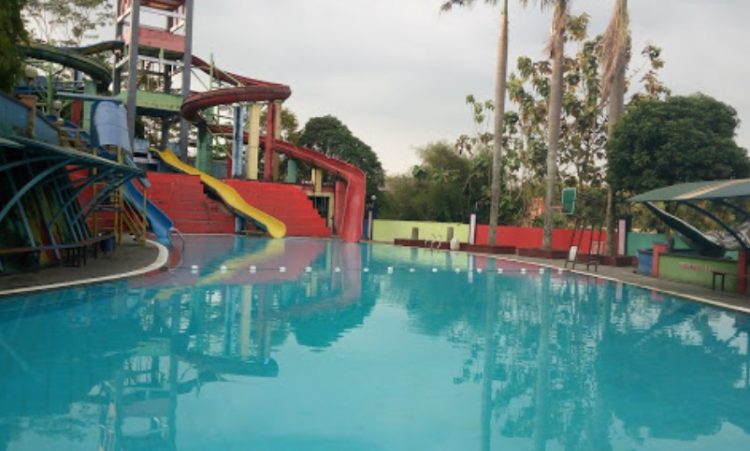 Kolam renang Tirta Nusantara, 1. Kolam Renang Boja, 2. Kolam Renang Temon, 3. Kolam Renang Watersix Weleri, 4. Kolam Siblon Susuh Umbul, 5. KOLAM RENANG PROSOTAN PLANTARAN, 6. Kolam Renang PG Cepiring, 7. Kolam renang Tirta Nusantara, 8. TIRTA TEGOREJO, 9. Kolam Renang Sukomulyo, 10. Kolam renang Tirto arum, 11. Sekartama Waterland, 12. Omah’e Opa Waterpark, 13. Kolam Renang Puri Delta Asri 6, 14. Kolam Renang WaterLife, 15. Kolam Renang Sakuntala
