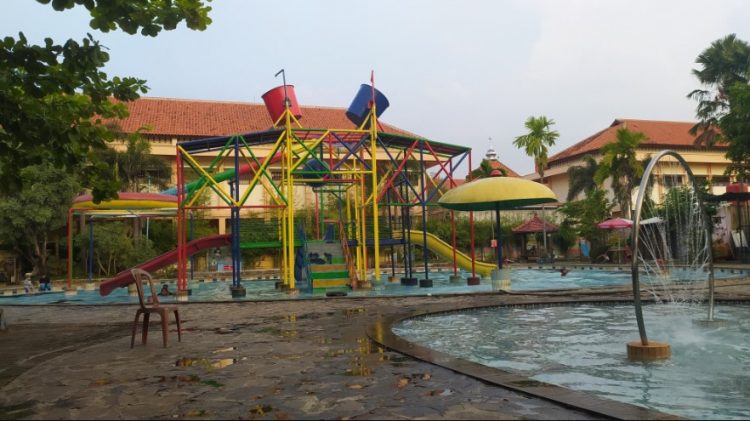 Kolam renang watersix weleri iman IMAN, 1. Kolam Renang Boja, 2. Kolam Renang Temon, 3. Kolam Renang Watersix Weleri, 4. Kolam Siblon Susuh Umbul, 5. KOLAM RENANG PROSOTAN PLANTARAN, 6. Kolam Renang PG Cepiring, 7. Kolam renang Tirta Nusantara, 8. TIRTA TEGOREJO, 9. Kolam Renang Sukomulyo, 10. Kolam renang Tirto arum, 11. Sekartama Waterland, 12. Omah’e Opa Waterpark, 13. Kolam Renang Puri Delta Asri 6, 14. Kolam Renang WaterLife, 15. Kolam Renang Sakuntala