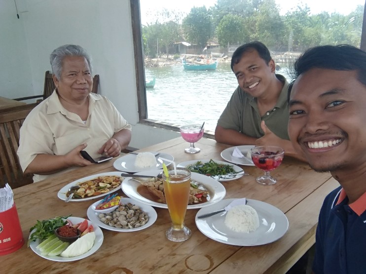 La Marina Family Resto Bondika Widyaputra, 1. Rengkot Buyut Restoran (Steak & Traditional Food), 2. SCJ Sentra Kuliner Jepara, 3. Yam Yam Resto, 4. Maribu Resto, 5. Cipto Roso Restaurant, 6. RM Sari Rasa, 7. Gubug Dhahar Mbak Wien, 8. Djago Reborn, 9. Rumah Makan H. Ismun 6 (Potroyudan), 10. MBS Bistro Cafe, 11. Ikan Bakar Bu Sri, 12. RM Pondok Bambu Samadyo, 13. Ayam Goreng Kremes Pak Pono, 14. BEDJO Welcome Home, 15. PM RESTO AND CAFE, 16. Gudeg Suyek, 17. Warung Makan Khas Karimun, 18. Warung Makan Sate Kerbau Bp. Haji Darno, 19. Warung Makan Sri Jenggot, 20. RM Perahu, 21. Lumintu Resto Jepara, 22. Ikan Bakar Bu Gipah, 23. Depot 57 Bu Puji, 24. Diana’s Bay Restaurant, 25. Mie Bandung Matahari, 26. RM Pondok Rasa, 27. Warung Makan Joglo Omah Sambel, 28. La Marina Family Resto
