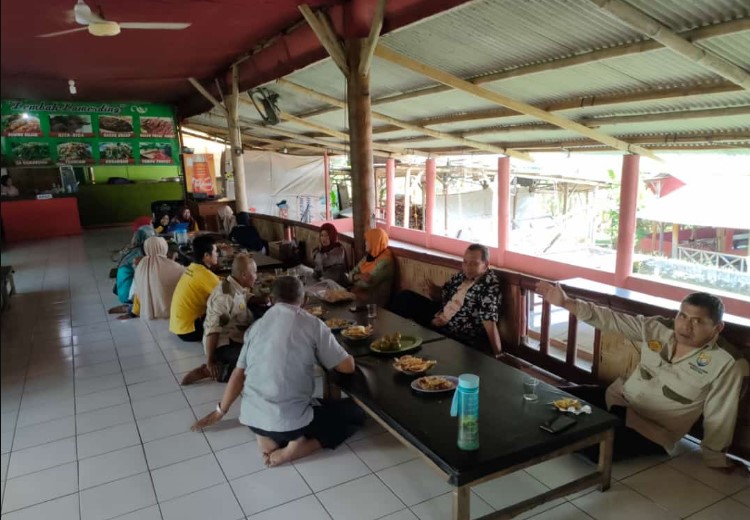 Lembah Lamerding Bambang Yuwono, 1. Ken Dedes Resto Pemancingan, 2. Aldila Resto, 3. Rumah Makan & Pancingan Kampoeng Rasa, 4. Tina Rumah Makan, 5. Warung Makan Bu. Puji, 6. Ayam Sako, 7. Rumah Makan Sari Nikmat, 8. RM Bu Sabar, 9. Omah Gedhi Steak & Penyet, 10. Sate Balibu Kendal, 11. Warung Makan Farchat, 12. Warung Makan Lamongan H. Cak Anwar, 13. RM BU Hj. SUBAGIYO, 14. Pondok SEMILIR Baru Special Ayam Goreng Kremes, 15. Warung Makan Prasmanan, 16. RM Salsabil, 17. Waroeng Pangestu, 18. Bu Lumintu Resto, 19. RM Ayam Goreng Bu Fatimah Sambel Kronyos, 20. Ayam Bakar Kopyor & seafood, 21. Gurami Bakar Pak Roni, 22. Lembah Lamerding, 23. Rumah Makan 99 Boja, 24. RM Tiga Putri, 25. TJOKRO EXPRESS, 26. Rumah Makan Budidaya, 27. Nasi Goreng Batas Kota Mak Sam, 28. Mak Nyuuuss Pondok Makan Tradisional, 29. Rumah Makan Kurnia Jawa Timur, 30. Rumah Makan Sari Rasa Weleri Kendal, 31. Warung Lesehan Sekopek Asri