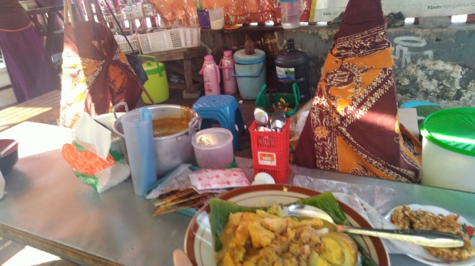 Lentog Tanjung Kudus Imam Misbach, 1. Soto Kudus Bu Jatmi, 2. Ramboo Chicken, 3. Super Penyet, 4. Waroeng Cafe 27, 5. Obonk Steak & Ribs, 6. Ikki Resto, 7. Soto Kudus Pak Haji Sulichan, 8. Ulam Sari Resto & Pemancingan, 9. Mie Bandung & Es Teler, 10. RM Lombok Idjo, 11. Nasi Opor Sunggingan, 12. Treend Steak Kudus, 13. Sate Kerbau 57, 14. Warung Nasi Uduk Pak Dar, 15. Golden Resto, 16. Warung Makan Sofis Prasmanan, 17. Greens Bakery & Bistro, 18. RM Kenari, 19. TKP Cafe and Resto, 20. Mak Hol Resto (Non Halal), 12. Warung Kudusan, 13. RM Sedap – Spesial Ayam Bakar, 14. Warung Penyet Lesehan “Mbak Lies”, 15. Garuda Restaurant, 16. Ikan Bakar Pak Untung dan Penyetan, 17. Lentog Tanjung Kudus, 28. Soto Kudus Ramidjan, 30. Warung Makan Dunak Iwak Pitik, 31. Sate Kebo Menara