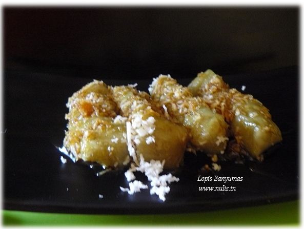 Lupis via Nulis, 1. Getuk Goreng Sokaraja, 2. Jenang Jaket, 3. Nopia, 4. Klanting atau Lanting Bumbu, 5. Soto Sokaraja, 6. Keripik Tempe Banyumas, 7. Kraca, 8. Cimplung, 9. Tomplo atau Templek, 10. Gesret, 11. Kluban, 12. Jalabiya, 13. Intil, 14. Tegean, 15. Mendoan, 16. Cenil, 17. Combro, 18. Kampel, 19. Tempe Bongkrek Goreng, 20. Lupis, 21. Dage, 22. Ciwel, 23. Lembutan, 24. Badeg, 25. Gembus, 26. Buntil, 27. Kerupuk Ampas Tahu, 28. Es Cao, 29. Penjorangan, 30. Es Duren, 31. Keong Kuah Pedas, 32. Dawet Ayu, 33. Tahu Gecot, 34. Kenyol, 35. Kepok Ketan, 36. Kaos Asli Banyumas