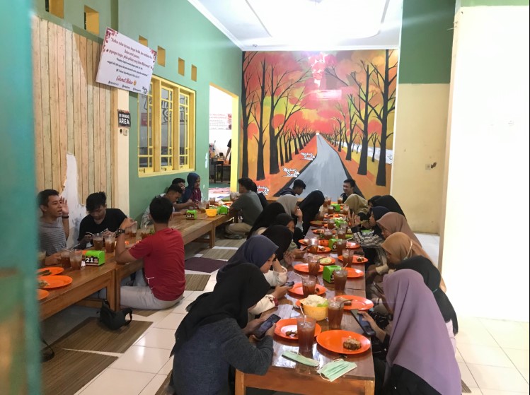Madang Resto, 1. Momong Resto, 2. Malindo Corner, 3. Malindo Café & Resto, 4. Samra Pawon, 5. Angkringan Mukti Kebumen, 6. Warung Bakso Mirasa Pak Urip, 7. Warung Makan Sop Mbak Ari, 8. Sate Ambal Pak Tino, 9. Waroenk Ramen Kebumen, 10. Gemintang Cafe n Resto, 11. Rindu Alam Masakan Padang, 12. Madang Resto, 13. Bakso Aan, 14. Ayam Bakar Kraton, 15. Lesehan Warung Bamboe Kebumen, 16. Teratai Blambangan Atmosphere, 17. Resto Lesehan GENDUT TAMAN, 18. Rosya Restaurant, 19. Beranda Eatery, 20. Warung Sate Ayam Ambal Pak Alip, 21. Bebek & Ayam Sari Rasa, 22. Nasi Penggel Pak Darsono Cabang Gunungsari, 23. Rumah Makan Dahayu, 24. Ayam Geprek Masbro Pas Banget, 25. Malindo Seafood, 26. Sambal Gami Resto, 27. Restoran Panca Warna