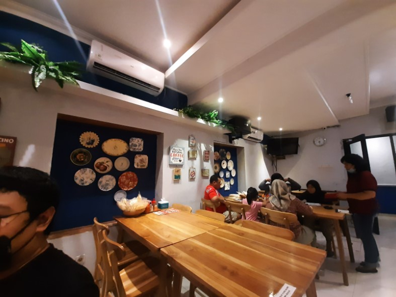 Mie Bandung Matahari Alf. Mario, 1. Rengkot Buyut Restoran (Steak & Traditional Food), 2. SCJ Sentra Kuliner Jepara, 3. Yam Yam Resto, 4. Maribu Resto, 5. Cipto Roso Restaurant, 6. RM Sari Rasa, 7. Gubug Dhahar Mbak Wien, 8. Djago Reborn, 9. Rumah Makan H. Ismun 6 (Potroyudan), 10. MBS Bistro Cafe, 11. Ikan Bakar Bu Sri, 12. RM Pondok Bambu Samadyo, 13. Ayam Goreng Kremes Pak Pono, 14. BEDJO Welcome Home, 15. PM RESTO AND CAFE, 16. Gudeg Suyek, 17. Warung Makan Khas Karimun, 18. Warung Makan Sate Kerbau Bp. Haji Darno, 19. Warung Makan Sri Jenggot, 20. RM Perahu, 21. Lumintu Resto Jepara, 22. Ikan Bakar Bu Gipah, 23. Depot 57 Bu Puji, 24. Diana’s Bay Restaurant, 25. Mie Bandung Matahari, 26. RM Pondok Rasa, 27. Warung Makan Joglo Omah Sambel, 28. La Marina Family Resto