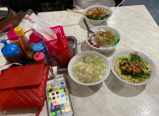 Mie Bandung Rifia Hambali, 1. Soto Kudus Bu Jatmi, 2. Ramboo Chicken, 3. Super Penyet, 4. Waroeng Cafe 27, 5. Obonk Steak & Ribs, 6. Ikki Resto, 7. Soto Kudus Pak Haji Sulichan, 8. Ulam Sari Resto & Pemancingan, 9. Mie Bandung & Es Teler, 10. RM Lombok Idjo, 11. Nasi Opor Sunggingan, 12. Treend Steak Kudus, 13. Sate Kerbau 57, 14. Warung Nasi Uduk Pak Dar, 15. Golden Resto, 16. Warung Makan Sofis Prasmanan, 17. Greens Bakery & Bistro, 18. RM Kenari, 19. TKP Cafe and Resto, 20. Mak Hol Resto (Non Halal), 12. Warung Kudusan, 13. RM Sedap – Spesial Ayam Bakar, 14. Warung Penyet Lesehan “Mbak Lies”, 15. Garuda Restaurant, 16. Ikan Bakar Pak Untung dan Penyetan, 17. Lentog Tanjung Kudus, 28. Soto Kudus Ramidjan, 30. Warung Makan Dunak Iwak Pitik, 31. Sate Kebo Menara