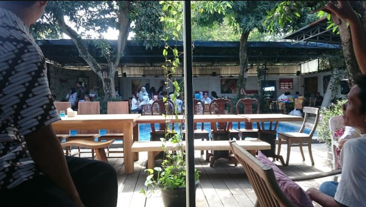 PM RESTO AND CAFE O O, 1. Rengkot Buyut Restoran (Steak & Traditional Food), 2. SCJ Sentra Kuliner Jepara, 3. Yam Yam Resto, 4. Maribu Resto, 5. Cipto Roso Restaurant, 6. RM Sari Rasa, 7. Gubug Dhahar Mbak Wien, 8. Djago Reborn, 9. Rumah Makan H. Ismun 6 (Potroyudan), 10. MBS Bistro Cafe, 11. Ikan Bakar Bu Sri, 12. RM Pondok Bambu Samadyo, 13. Ayam Goreng Kremes Pak Pono, 14. BEDJO Welcome Home, 15. PM RESTO AND CAFE, 16. Gudeg Suyek, 17. Warung Makan Khas Karimun, 18. Warung Makan Sate Kerbau Bp. Haji Darno, 19. Warung Makan Sri Jenggot, 20. RM Perahu, 21. Lumintu Resto Jepara, 22. Ikan Bakar Bu Gipah, 23. Depot 57 Bu Puji, 24. Diana’s Bay Restaurant, 25. Mie Bandung Matahari, 26. RM Pondok Rasa, 27. Warung Makan Joglo Omah Sambel, 28. La Marina Family Resto
