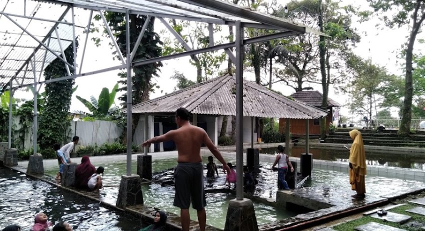 1. JungleLand Adventure Theme Park, 2. Taman Budaya Sentul City , 3. Ecoartpark, 4. Pasar Ah Poong, 5. Air Terjun Bidadari , 6. Leuwi Kunten Sentul Bogor, 7. Taman Wisata Alam Gunung Pancar, 8. Pemandian Air Panas Gunung Pancar, 9. Bellanova Country Mall Sentul, 10. Alam Fantasia , 11. Curug Nangka, 12. Sentulfresh, 13. Kampoeng Koneng, 14. Goa Agung Garunggang, 15. Curug Leuwi Hejo , 16. Paintball Sentul, 17. Curug Kencana, 18. Curug Hordeng, 19. Bukit Hambalang, 20. Edensor Hills, 21. Taman Fathan Hambalang, 22. Sawah Segar, 23. Mandapa Kirana Resort, 24. Garuda Farm Sentul, 25. Epic Outbond