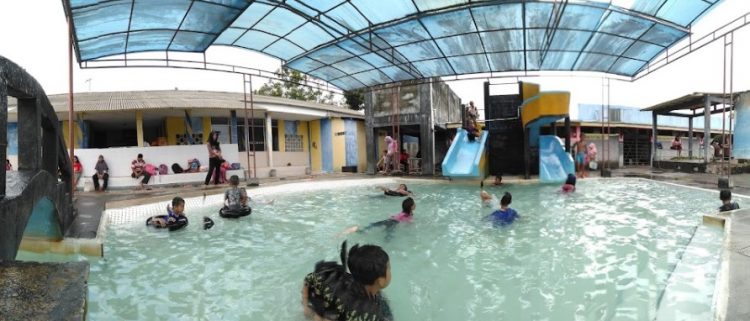 Queen Waterpark Poni Pujirahayu, 1. Water Park Gading Splash Water / Gading Paradise, 2. Kolam Renang Cempaka Biru, 3. Kolam Renang Alang, 4. Kolam Renang Stadion Candradimuka Gosi (Gold Stadium Internasional), 5. Songging Waterpark (Candi Tirta Pelangi), 6. Kolam Renang Puring, 7. Kolam Renang Anjani, 8. Kolam Renang Tirto Wening, 9. Kolam Renang Tirta Manggala Gombong (Tutup), 10. Bintang Sport Center [BSC] Gombong, 11. Twa Mento Swimming Pool, 12. Wisata Alam Kolam Renang Bukit Dakon, 13. Alami Buayan, 14. Swimming Pool Panjatan, 15. Queen Waterpark, 16. Wisata Air PAP Krakal, 17. Kolam Renang Play Pool, 18. Langen Ujung, 19. Taman Banyu Langit, 20. Fiafipools, 21. Kolam Renang Luangkandang Waterbyurrr, 22. Kolam Renang Pak Gendut, 23. Kolam renang tirto adem