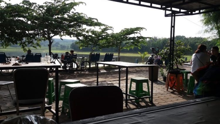 RM Bambu Sumilir Hartono SPd, 1. SFA Steak &amp; Resto Karanganyar, 2. Telaga Rindu Resto Karanganyar, 3. Hick Gaul Pak Mul, 4. Warung Lesehan Mbak Dwi, 5. Soto Karang (Kuliner Khas Karanganyar), 6. Rumah Makan Bu Medi, 7. RM Pondok Sulawesi, 8. GREEN RESTO, 9. Waroeng Spesial Sambal SS Karanganyar, 10. Omah Sendang IBC, 11. Warung Idjo Karanganyar, 12. Solo Steak Karanganyar ” 3 “, 13. Rumah Makan Dayak, 14. Ayam Panggang Dian Rahma Karanganyar, 15. Waroeng Makan Idjo 2, 16. ABG Bumes Karanganyar, 17. RM. TIMLO BU AGUNG KARANGANYAR, 18. RM Bambu Sumilir, 19. Bakso Bonjot Mas Larso, 20. de Goedang Resto &amp; Coffee, 21. Gerdu Resto Steak, 22. Sate Kambing Sumber “Pak Mul” Palur Karanganyar, 23. Ayam Ayam Resto, 24. Sego Iwak – Prasmanan (Pok We), 25. Sate Kambing Pak Pur, 26. Bakso Alex, 27. Rumah Makan Ayam Bakar Mbak PIPI, 28. Ayam Goreng Kampung Mbah Karto Tembel 3