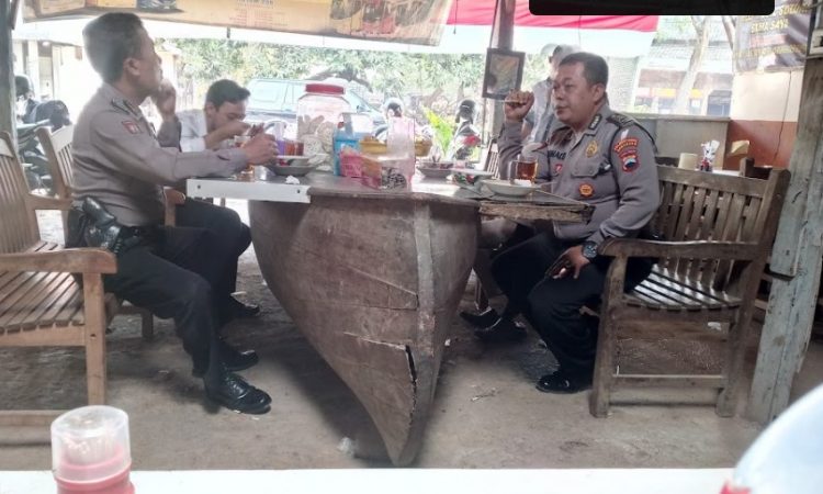 RM Perahu Meisaroh Sukardi, 1. Rengkot Buyut Restoran (Steak & Traditional Food), 2. SCJ Sentra Kuliner Jepara, 3. Yam Yam Resto, 4. Maribu Resto, 5. Cipto Roso Restaurant, 6. RM Sari Rasa, 7. Gubug Dhahar Mbak Wien, 8. Djago Reborn, 9. Rumah Makan H. Ismun 6 (Potroyudan), 10. MBS Bistro Cafe, 11. Ikan Bakar Bu Sri, 12. RM Pondok Bambu Samadyo, 13. Ayam Goreng Kremes Pak Pono, 14. BEDJO Welcome Home, 15. PM RESTO AND CAFE, 16. Gudeg Suyek, 17. Warung Makan Khas Karimun, 18. Warung Makan Sate Kerbau Bp. Haji Darno, 19. Warung Makan Sri Jenggot, 20. RM Perahu, 21. Lumintu Resto Jepara, 22. Ikan Bakar Bu Gipah, 23. Depot 57 Bu Puji, 24. Diana’s Bay Restaurant, 25. Mie Bandung Matahari, 26. RM Pondok Rasa, 27. Warung Makan Joglo Omah Sambel, 28. La Marina Family Resto