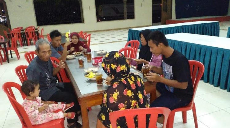 RM Salsabil Mega Octian, 1. Ken Dedes Resto Pemancingan, 2. Aldila Resto, 3. Rumah Makan & Pancingan Kampoeng Rasa, 4. Tina Rumah Makan, 5. Warung Makan Bu. Puji, 6. Ayam Sako, 7. Rumah Makan Sari Nikmat, 8. RM Bu Sabar, 9. Omah Gedhi Steak & Penyet, 10. Sate Balibu Kendal, 11. Warung Makan Farchat, 12. Warung Makan Lamongan H. Cak Anwar, 13. RM BU Hj. SUBAGIYO, 14. Pondok SEMILIR Baru Special Ayam Goreng Kremes, 15. Warung Makan Prasmanan, 16. RM Salsabil, 17. Waroeng Pangestu, 18. Bu Lumintu Resto, 19. RM Ayam Goreng Bu Fatimah Sambel Kronyos, 20. Ayam Bakar Kopyor & seafood, 21. Gurami Bakar Pak Roni, 22. Lembah Lamerding, 23. Rumah Makan 99 Boja, 24. RM Tiga Putri, 25. TJOKRO EXPRESS, 26. Rumah Makan Budidaya, 27. Nasi Goreng Batas Kota Mak Sam, 28. Mak Nyuuuss Pondok Makan Tradisional, 29. Rumah Makan Kurnia Jawa Timur, 30. Rumah Makan Sari Rasa Weleri Kendal, 31. Warung Lesehan Sekopek Asri