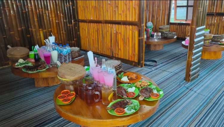 Resto Lesehan GENDUT TAMAN Iftien Emilia, 1. Momong Resto, 2. Angkringan Mukti Kebumen, 3. Malmilk, 4. Malindo Corner, 5. Amor Cafe Resto, 6. Baen Cafe, 7. Beranda Eatery, 8. Jack’s Cafe, 9. Omah Susu Cafe, 10. Juice Ku 2 Kebumen, 11. Wise, 12. Coffe Ngapak, 13. Gemintang Cafe n Resto, 14. Kopi Nostalgia Coffee &amp; Resto, 15. Seafood Bu Nanang, 16. Kantin Candisari, 17. Teratai Blambangan Atmosphere, 18. Waroeng Djoglo Dalem Kidul (Tutup), 19. Ulam Sari, 20. Satu Cangkir Coffee Bistro, 21. temanhati coffee, 22. Kedai Kopi Mexolie, 23. Ahola Tropical Drink (Tutup), 24. HANA CAFE Korean Food, BBQ &amp; Grill, 25. Martabak Jet (Tutup), 26. Samra Pawon, 27. Waroenk Ramen Panjer Kebumen, 28. Lesehan Warung Bamboe Kebumen, 29. Oxzy (Tutup), 30. Warung Kendil (Tutup), 31. Resto Lesehan GENDUT TAMAN