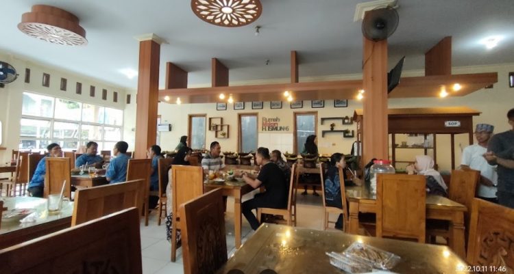 Rumah Makan H. Ismun 6 (Potroyudan), 1. Rengkot Buyut Restoran (Steak & Traditional Food), 2. SCJ Sentra Kuliner Jepara, 3. Yam Yam Resto, 4. Maribu Resto, 5. Cipto Roso Restaurant, 6. RM Sari Rasa, 7. Gubug Dhahar Mbak Wien, 8. Djago Reborn, 9. Rumah Makan H. Ismun 6 (Potroyudan), 10. MBS Bistro Cafe, 11. Ikan Bakar Bu Sri, 12. RM Pondok Bambu Samadyo, 13. Ayam Goreng Kremes Pak Pono, 14. BEDJO Welcome Home, 15. PM RESTO AND CAFE, 16. Gudeg Suyek, 17. Warung Makan Khas Karimun, 18. Warung Makan Sate Kerbau Bp. Haji Darno, 19. Warung Makan Sri Jenggot, 20. RM Perahu, 21. Lumintu Resto Jepara, 22. Ikan Bakar Bu Gipah, 23. Depot 57 Bu Puji, 24. Diana’s Bay Restaurant, 25. Mie Bandung Matahari, 26. RM Pondok Rasa, 27. Warung Makan Joglo Omah Sambel, 28. La Marina Family Resto