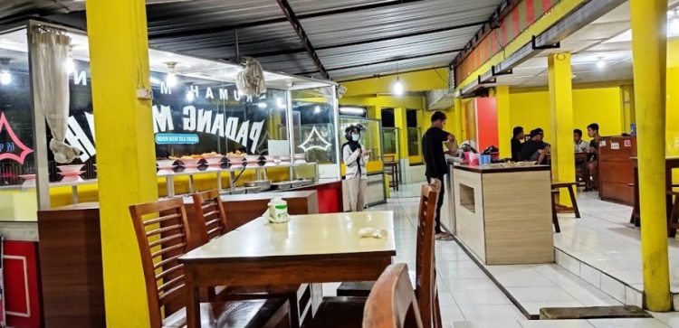 Rumah Makan Padang Murah JM, 1. RM Bu Sum Klaten, 2. Papringan Resto &amp; Cafe, 3. Warung Makan Bu Hj. Salamah, 4. Warung Makan kuliner Klaten Mbah Darmo, 5. KAMPUNG KULINER KLATEN, 6. Soto Segeer Mbok Giyem, 7. New Merapi Resto, 8. RM Joglo, 9. Kakung Sableng, 10. Warung Nasi Tumpang Lethok Mbak Riyanti, 11. Waroeng SS Klaten, 12. Omah Wedang Rajaku (Empon-empon), 13. Bebek Goreng Pak Tohir, 14. Ayam Bakar P. Widodo, 15. Star Steak Bramen Klaten, 16. Pawon Simbok Klaten, 17. RM Bu Mayar Cawas Bypass Klaten, 18. Rumah Makan Padang Murah, 19. Omah Eyang Resto, 20. Warung Soto Mbah Darmo, 21. Restoran Sawah Simbah, 22. Dapoer Simbah Pandawa, 23. RM &amp; Pemancingan Ilham 02, 24. Ayam Panggang Ny. Anggriani, 25. Wedang Kopi Prambanan, 26. Omah Ndeso, 27. Banyoe Oeriep Resto, 28. Ayam Penyet Suroboyo, 29. Warung Makan Miroso