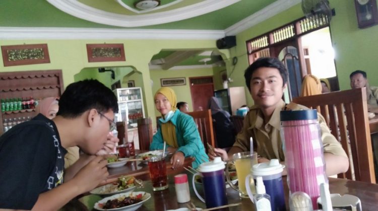 Rumah Makan Sari Nikmat Rizqiya Rifqi, 1. Ken Dedes Resto Pemancingan, 2. Aldila Resto, 3. Rumah Makan & Pancingan Kampoeng Rasa, 4. Tina Rumah Makan, 5. Warung Makan Bu. Puji, 6. Ayam Sako, 7. Rumah Makan Sari Nikmat, 8. RM Bu Sabar, 9. Omah Gedhi Steak & Penyet, 10. Sate Balibu Kendal, 11. Warung Makan Farchat, 12. Warung Makan Lamongan H. Cak Anwar, 13. RM BU Hj. SUBAGIYO, 14. Pondok SEMILIR Baru Special Ayam Goreng Kremes, 15. Warung Makan Prasmanan, 16. RM Salsabil, 17. Waroeng Pangestu, 18. Bu Lumintu Resto, 19. RM Ayam Goreng Bu Fatimah Sambel Kronyos, 20. Ayam Bakar Kopyor & seafood, 21. Gurami Bakar Pak Roni, 22. Lembah Lamerding, 23. Rumah Makan 99 Boja, 24. RM Tiga Putri, 25. TJOKRO EXPRESS, 26. Rumah Makan Budidaya, 27. Nasi Goreng Batas Kota Mak Sam, 28. Mak Nyuuuss Pondok Makan Tradisional, 29. Rumah Makan Kurnia Jawa Timur, 30. Rumah Makan Sari Rasa Weleri Kendal, 31. Warung Lesehan Sekopek Asri
