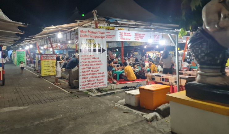 SCJ Sentra Kuliner Jepara ABRAHAM CARLINO TAN, 1. Rengkot Buyut Restoran (Steak & Traditional Food), 2. SCJ Sentra Kuliner Jepara, 3. Yam Yam Resto, 4. Maribu Resto, 5. Cipto Roso Restaurant, 6. RM Sari Rasa, 7. Gubug Dhahar Mbak Wien, 8. Djago Reborn, 9. Rumah Makan H. Ismun 6 (Potroyudan), 10. MBS Bistro Cafe, 11. Ikan Bakar Bu Sri, 12. RM Pondok Bambu Samadyo, 13. Ayam Goreng Kremes Pak Pono, 14. BEDJO Welcome Home, 15. PM RESTO AND CAFE, 16. Gudeg Suyek, 17. Warung Makan Khas Karimun, 18. Warung Makan Sate Kerbau Bp. Haji Darno, 19. Warung Makan Sri Jenggot, 20. RM Perahu, 21. Lumintu Resto Jepara, 22. Ikan Bakar Bu Gipah, 23. Depot 57 Bu Puji, 24. Diana’s Bay Restaurant, 25. Mie Bandung Matahari, 26. RM Pondok Rasa, 27. Warung Makan Joglo Omah Sambel, 28. La Marina Family Resto