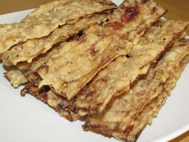 Sale Pisang, 1. Keripik Tempe, 2. Lanting, 3. Templeng, 4. Rempeyek Yutuk, 5. Brekecek, 6. Keripik Sukun, 7. Lepet Ketan, 8. Kerupuk Ikan Tenggiri, 9. Abon Ikan Tuna, 10. Gembus, 11. Sale Pisang, 12. Kerajinan Cangkang Kerang, 13. Tahu Masak khas Cilacap, 14. Cetil dan Cenil khas Cilacap, 15. Karedok Khas Cilacap