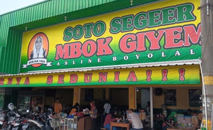 Soto Segeer Mbok Giyem Subiyanto Totok, 1. RM Bu Sum Klaten, 2. Papringan Resto &amp; Cafe, 3. Warung Makan Bu Hj. Salamah, 4. Warung Makan kuliner Klaten Mbah Darmo, 5. KAMPUNG KULINER KLATEN, 6. Soto Segeer Mbok Giyem, 7. New Merapi Resto, 8. RM Joglo, 9. Kakung Sableng, 10. Warung Nasi Tumpang Lethok Mbak Riyanti, 11. Waroeng SS Klaten, 12. Omah Wedang Rajaku (Empon-empon), 13. Bebek Goreng Pak Tohir, 14. Ayam Bakar P. Widodo, 15. Star Steak Bramen Klaten, 16. Pawon Simbok Klaten, 17. RM Bu Mayar Cawas Bypass Klaten, 18. Rumah Makan Padang Murah, 19. Omah Eyang Resto, 20. Warung Soto Mbah Darmo, 21. Restoran Sawah Simbah, 22. Dapoer Simbah Pandawa, 23. RM &amp; Pemancingan Ilham 02, 24. Ayam Panggang Ny. Anggriani, 25. Wedang Kopi Prambanan, 26. Omah Ndeso, 27. Banyoe Oeriep Resto, 28. Ayam Penyet Suroboyo, 29. Warung Makan Miroso