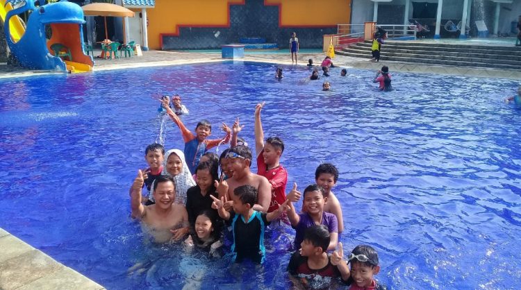 Swimming Pool BSD City Abdul Hakim, 1. Citra Raya Waterworld, 2. Kolam Renang Bali View, 3. Ocean Park, 4. Dasana Xenter Waterpark (DX Waterpark), 5. Amsterdam Waterpark, 6. Batavia Splash Water Adventure, 7. Aladin Aquaplay Karawaci, 8. Fun Park Waterboom, 9. Kolam Renang Situ Gintung, 10. Kolam Renang Modern Tirtamas, 11. Marcopolo Waterpark (Marcopolo Water Adventure), 12. Saiji Water Park (Tutup), 13. Newtown Waterpark, 14. Aryana Aquaplay Kolam Renang Waterpark, 15. Duta Garden Sport Center, 16. Swimming Pool BSD City, 17. Kolam Renang Permata Bintaro Club House, 18. Familia Club House, 19. Kolam Renang Taman Rempoa Indah, 20. Tigaraksa Waterboom, 21. Puri Beta Swimming Pool