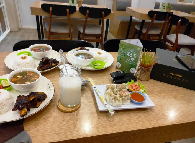TKP Coffee House Arif Ardita, 1. Soto Kudus Bu Jatmi, 2. Ramboo Chicken, 3. Super Penyet, 4. Waroeng Cafe 27, 5. Obonk Steak & Ribs, 6. Ikki Resto, 7. Soto Kudus Pak Haji Sulichan, 8. Ulam Sari Resto & Pemancingan, 9. Mie Bandung & Es Teler, 10. RM Lombok Idjo, 11. Nasi Opor Sunggingan, 12. Treend Steak Kudus, 13. Sate Kerbau 57, 14. Warung Nasi Uduk Pak Dar, 15. Golden Resto, 16. Warung Makan Sofis Prasmanan, 17. Greens Bakery & Bistro, 18. RM Kenari, 19. TKP Cafe and Resto, 20. Mak Hol Resto (Non Halal), 12. Warung Kudusan, 13. RM Sedap – Spesial Ayam Bakar, 14. Warung Penyet Lesehan “Mbak Lies”, 15. Garuda Restaurant, 16. Ikan Bakar Pak Untung dan Penyetan, 17. Lentog Tanjung Kudus, 28. Soto Kudus Ramidjan, 30. Warung Makan Dunak Iwak Pitik, 31. Sate Kebo Menara
