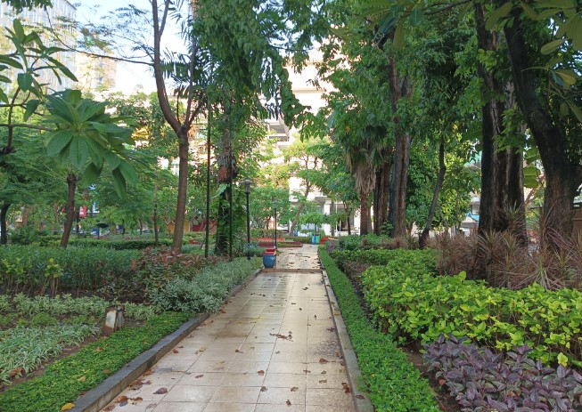 Taman AIS Nasution Surabaya Kisah Alam, 1. Alun – Alun Surabaya, 2. G-Walk, 4. Patung Sura dan Baya, 5. Pasar Malam Kodam Brawijaya, 6. Taman Pelangi, 7. Jembatan Suramadu, 8. Surabaya North Quay, 9. Food Festival Pakuwon City, 10. Patung Suro Boyo Skate &amp; BMX Park, 11. Taman Apsari, 12. Taman Bungkul, 13. Monumen Bambu Runcing, 14. Taman Prestasi Surabaya, 15. House of Sampoerna (Tutup Sementara), 16. Danau Angsa Pakuwon City, 17. Taman Kunang Kunang, 18. Kota Tua Surabaya, 19. Taman Mundu – Taman 10 Nopember, 20. Wisata Perahu Kalimas, 21. Taman Mayangkara, 22. Taman Surya, 23. Kya Kya Surabaya, 24. Taman Persahabatan Korea, 25. Taman Hiburan Rakyat, 26. Taman AIS Nasution Surabaya, 27. Suroboyo Carnival Park (Tutup), 28. Taman Sejarah, 29. Pagoda Tian Ti, 30. Taman Lanjut Usia