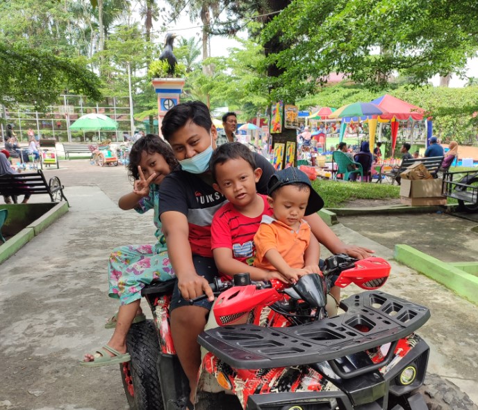 Taman BEO Nurul Wardati Harahap, 1. Taman Hewan Pematang Siantar, 2. Patung Dewi Kwan Im – Vihara Avalokitesvara, 3. Siantar Waterpark, 4. AIR TERJUN TURUNAN BUHIT (JABEL), 5. Air Terjun Tonduhan, 6. Air Terjun Mamabu, 7. Kebun Teh Sidamanik, 8. Pemandian Alam Aek Manik, 9. Air Terjun Bah Biak, 10. Taman BEO, 11. Pemandian Alam Swimbath, 12. Air Terjun Sampuran Widuri, 13. Museum Zoologi, 14. Museum Simalungun, 15. Pemandian Alam Sejuk (PAS), 17. Martoba Water Park, 18. Tugu Becak Pematang Siantar, 19. Air Terjun Sijambe, 20. Air Terjun Sipitu Tikka, 21. Pemandian Karang Anyar , 22. Bukit Indah Simarjarunjung, 23. Pemandian Pulau Batu, 24. Lapangan Merdeka Siantar – Taman Bunga, 25. PONDOK TEPI SAWAH