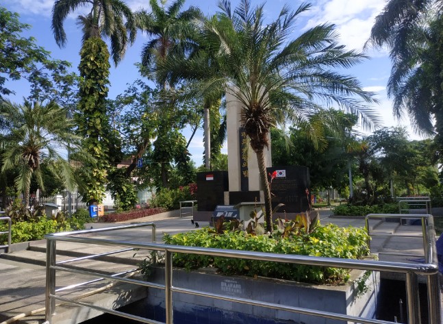 Taman Persahabatan Korea Choi Anam, 1. Alun – Alun Surabaya, 2. G-Walk, 4. Patung Sura dan Baya, 5. Pasar Malam Kodam Brawijaya, 6. Taman Pelangi, 7. Jembatan Suramadu, 8. Surabaya North Quay, 9. Food Festival Pakuwon City, 10. Patung Suro Boyo Skate &amp; BMX Park, 11. Taman Apsari, 12. Taman Bungkul, 13. Monumen Bambu Runcing, 14. Taman Prestasi Surabaya, 15. House of Sampoerna (Tutup Sementara), 16. Danau Angsa Pakuwon City, 17. Taman Kunang Kunang, 18. Kota Tua Surabaya, 19. Taman Mundu – Taman 10 Nopember, 20. Wisata Perahu Kalimas, 21. Taman Mayangkara, 22. Taman Surya, 23. Kya Kya Surabaya, 24. Taman Persahabatan Korea, 25. Taman Hiburan Rakyat, 26. Taman AIS Nasution Surabaya, 27. Suroboyo Carnival Park (Tutup), 28. Taman Sejarah, 29. Pagoda Tian Ti, 30. Taman Lanjut Usia