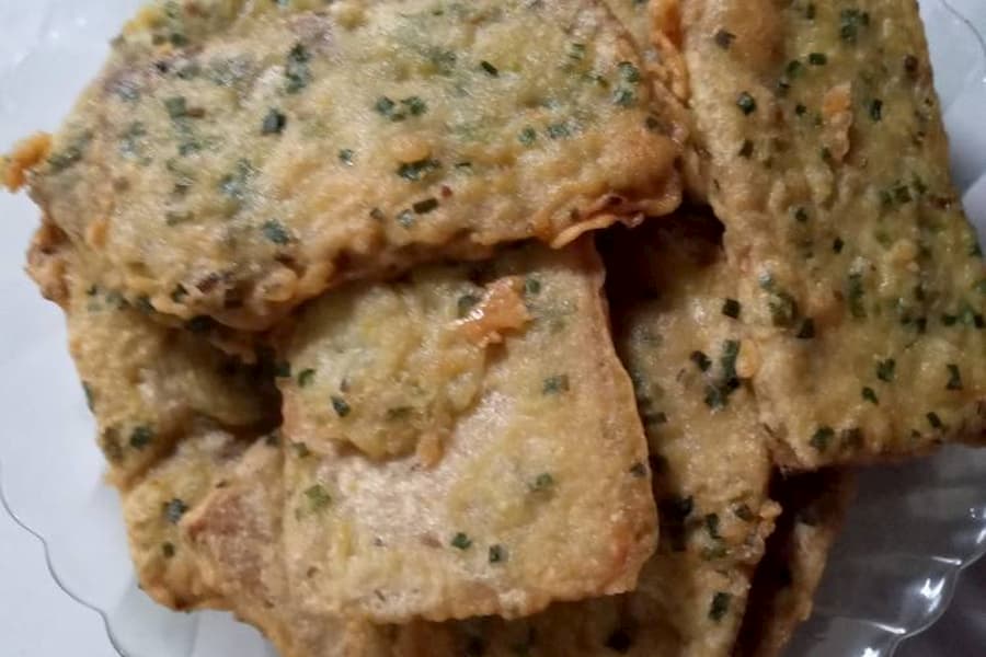 Tempe Bongkrek Goreng via Cookpad, 1. Getuk Goreng Sokaraja, 2. Jenang Jaket, 3. Nopia, 4. Klanting atau Lanting Bumbu, 5. Soto Sokaraja, 6. Keripik Tempe Banyumas, 7. Kraca, 8. Cimplung, 9. Tomplo atau Templek, 10. Gesret, 11. Kluban, 12. Jalabiya, 13. Intil, 14. Tegean, 15. Mendoan, 16. Cenil, 17. Combro, 18. Kampel, 19. Tempe Bongkrek Goreng, 20. Lupis, 21. Dage, 22. Ciwel, 23. Lembutan, 24. Badeg, 25. Gembus, 26. Buntil, 27. Kerupuk Ampas Tahu, 28. Es Cao, 29. Penjorangan, 30. Es Duren, 31. Keong Kuah Pedas, 32. Dawet Ayu, 33. Tahu Gecot, 34. Kenyol, 35. Kepok Ketan, 36. Kaos Asli Banyumas