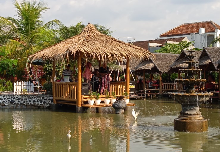 Telaga Rindu Resto Karanganyar Tri Harningsih MSi, 1. SFA Steak &amp; Resto Karanganyar, 2. Telaga Rindu Resto Karanganyar, 3. Hick Gaul Pak Mul, 4. Warung Lesehan Mbak Dwi, 5. Soto Karang (Kuliner Khas Karanganyar), 6. Rumah Makan Bu Medi, 7. RM Pondok Sulawesi, 8. GREEN RESTO, 9. Waroeng Spesial Sambal SS Karanganyar, 10. Omah Sendang IBC, 11. Warung Idjo Karanganyar, 12. Solo Steak Karanganyar ” 3 “, 13. Rumah Makan Dayak, 14. Ayam Panggang Dian Rahma Karanganyar, 15. Waroeng Makan Idjo 2, 16. ABG Bumes Karanganyar, 17. RM. TIMLO BU AGUNG KARANGANYAR, 18. RM Bambu Sumilir, 19. Bakso Bonjot Mas Larso, 20. de Goedang Resto &amp; Coffee, 21. Gerdu Resto Steak, 22. Sate Kambing Sumber “Pak Mul” Palur Karanganyar, 23. Ayam Ayam Resto, 24. Sego Iwak – Prasmanan (Pok We), 25. Sate Kambing Pak Pur, 26. Bakso Alex, 27. Rumah Makan Ayam Bakar Mbak PIPI, 28. Ayam Goreng Kampung Mbah Karto Tembel 3