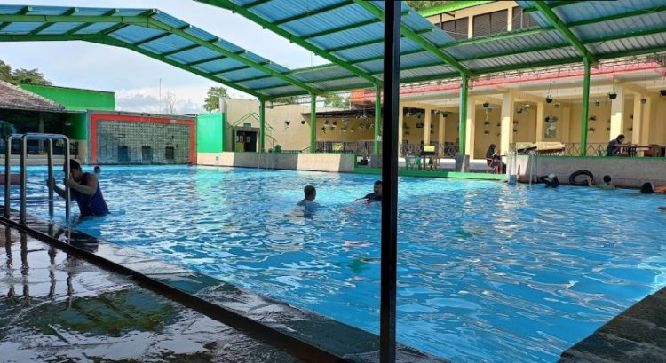 Umbul Asri Kolam Renang Dan Resto Ali Mahrus, 1. Kolam Renang TIRTA YUDHA BHAKTI, 2. Kolam Renang Tirta Harapan, 3. Kolam renang Prilon Park, 4. Swimming Pool Tirta Indah, 5. Swimming Pool Tirta Blue, 6. Kolam Renang Tirta Jaya Mawung, 7. BULU TIRTA, 8. Kedungan Waterpark, 9. Umbul Geneng, 10. Umbul Asri, 11. Pluneng Water Park, 12. KOLAM RENANG SUMBER PITOE #7, 13. Jamal Koi Swimming Pool, 14. Kolam Renang Yudistira, 15. Wisata Air Umbul Ponggok, 16. Umbul Kemanten, 17. Kolam Renang Tirta Adi, 18. Moon water klaten