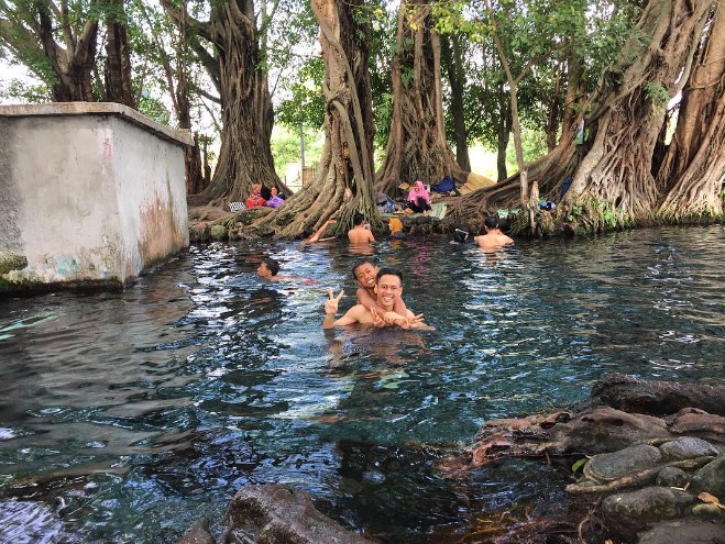 Umbul Kemanten Tata Ta, 1. Kolam Renang TIRTA YUDHA BHAKTI, 2. Kolam Renang Tirta Harapan, 3. Kolam renang Prilon Park, 4. Swimming Pool Tirta Indah, 5. Swimming Pool Tirta Blue, 6. Kolam Renang Tirta Jaya Mawung, 7. BULU TIRTA, 8. Kedungan Waterpark, 9. Umbul Geneng, 10. Umbul Asri, 11. Pluneng Water Park, 12. KOLAM RENANG SUMBER PITOE #7, 13. Jamal Koi Swimming Pool, 14. Kolam Renang Yudistira, 15. Wisata Air Umbul Ponggok, 16. Umbul Kemanten, 17. Kolam Renang Tirta Adi, 18. Moon water klaten
