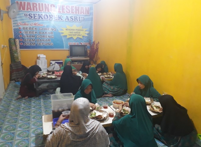 Warung Lesehan Sekopek Asri Ning Ayub, 1. Ken Dedes Resto Pemancingan, 2. Aldila Resto, 3. Rumah Makan & Pancingan Kampoeng Rasa, 4. Tina Rumah Makan, 5. Warung Makan Bu. Puji, 6. Ayam Sako, 7. Rumah Makan Sari Nikmat, 8. RM Bu Sabar, 9. Omah Gedhi Steak & Penyet, 10. Sate Balibu Kendal, 11. Warung Makan Farchat, 12. Warung Makan Lamongan H. Cak Anwar, 13. RM BU Hj. SUBAGIYO, 14. Pondok SEMILIR Baru Special Ayam Goreng Kremes, 15. Warung Makan Prasmanan, 16. RM Salsabil, 17. Waroeng Pangestu, 18. Bu Lumintu Resto, 19. RM Ayam Goreng Bu Fatimah Sambel Kronyos, 20. Ayam Bakar Kopyor & seafood, 21. Gurami Bakar Pak Roni, 22. Lembah Lamerding, 23. Rumah Makan 99 Boja, 24. RM Tiga Putri, 25. TJOKRO EXPRESS, 26. Rumah Makan Budidaya, 27. Nasi Goreng Batas Kota Mak Sam, 28. Mak Nyuuuss Pondok Makan Tradisional, 29. Rumah Makan Kurnia Jawa Timur, 30. Rumah Makan Sari Rasa Weleri Kendal, 31. Warung Lesehan Sekopek Asri