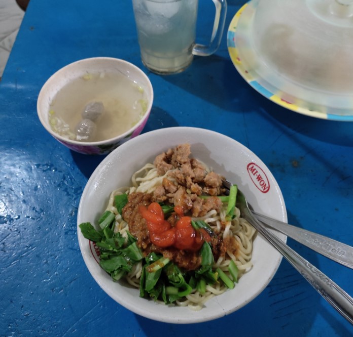 Warung Makan Miroso Prasetyo Adi, 1. RM Bu Sum Klaten, 2. Papringan Resto &amp; Cafe, 3. Warung Makan Bu Hj. Salamah, 4. Warung Makan kuliner Klaten Mbah Darmo, 5. KAMPUNG KULINER KLATEN, 6. Soto Segeer Mbok Giyem, 7. New Merapi Resto, 8. RM Joglo, 9. Kakung Sableng, 10. Warung Nasi Tumpang Lethok Mbak Riyanti, 11. Waroeng SS Klaten, 12. Omah Wedang Rajaku (Empon-empon), 13. Bebek Goreng Pak Tohir, 14. Ayam Bakar P. Widodo, 15. Star Steak Bramen Klaten, 16. Pawon Simbok Klaten, 17. RM Bu Mayar Cawas Bypass Klaten, 18. Rumah Makan Padang Murah, 19. Omah Eyang Resto, 20. Warung Soto Mbah Darmo, 21. Restoran Sawah Simbah, 22. Dapoer Simbah Pandawa, 23. RM &amp; Pemancingan Ilham 02, 24. Ayam Panggang Ny. Anggriani, 25. Wedang Kopi Prambanan, 26. Omah Ndeso, 27. Banyoe Oeriep Resto, 28. Ayam Penyet Suroboyo, 29. Warung Makan Miroso