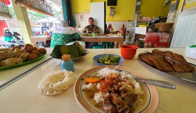 Warung Makan Sop Mbak Ari Semut Mumet, 1. Momong Resto, 2. Malindo Corner, 3. Malindo Café & Resto, 4. Samra Pawon, 5. Angkringan Mukti Kebumen, 6. Warung Bakso Mirasa Pak Urip, 7. Warung Makan Sop Mbak Ari, 8. Sate Ambal Pak Tino, 9. Waroenk Ramen Kebumen, 10. Gemintang Cafe n Resto, 11. Rindu Alam Masakan Padang, 12. Madang Resto, 13. Bakso Aan, 14. Ayam Bakar Kraton, 15. Lesehan Warung Bamboe Kebumen, 16. Teratai Blambangan Atmosphere, 17. Resto Lesehan GENDUT TAMAN, 18. Rosya Restaurant, 19. Beranda Eatery, 20. Warung Sate Ayam Ambal Pak Alip, 21. Bebek & Ayam Sari Rasa, 22. Nasi Penggel Pak Darsono Cabang Gunungsari, 23. Rumah Makan Dahayu, 24. Ayam Geprek Masbro Pas Banget, 25. Malindo Seafood, 26. Sambal Gami Resto, 27. Restoran Panca Warna