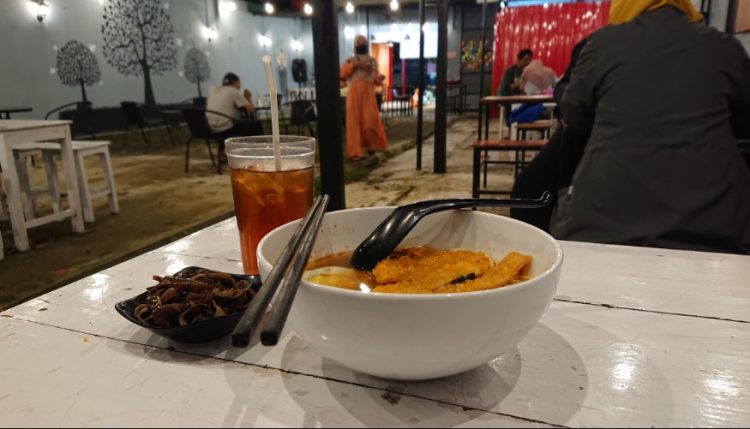 Waroenk Ramen Kebumen Arhans Setiawan, 1. Momong Resto, 2. Malindo Corner, 3. Malindo Café & Resto, 4. Samra Pawon, 5. Angkringan Mukti Kebumen, 6. Warung Bakso Mirasa Pak Urip, 7. Warung Makan Sop Mbak Ari, 8. Sate Ambal Pak Tino, 9. Waroenk Ramen Kebumen, 10. Gemintang Cafe n Resto, 11. Rindu Alam Masakan Padang, 12. Madang Resto, 13. Bakso Aan, 14. Ayam Bakar Kraton, 15. Lesehan Warung Bamboe Kebumen, 16. Teratai Blambangan Atmosphere, 17. Resto Lesehan GENDUT TAMAN, 18. Rosya Restaurant, 19. Beranda Eatery, 20. Warung Sate Ayam Ambal Pak Alip, 21. Bebek & Ayam Sari Rasa, 22. Nasi Penggel Pak Darsono Cabang Gunungsari, 23. Rumah Makan Dahayu, 24. Ayam Geprek Masbro Pas Banget, 25. Malindo Seafood, 26. Sambal Gami Resto, 27. Restoran Panca Warna