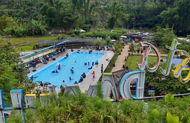 Wisata Dawuhan, 1. Kawah Sikidang Dieng, 2. Kompleks Percandian Arjuna, 3. Taman Margasatwa Serulingmas, 4. D’Qiano Hot Spring Waterpark, 5. Museum Kailasa Dieng, 6. Arung Jeram Sungai Serayu, 7. Surya Yudha Park Banjarnegara, 8. Candi Bima, 9. Pemandian Air Panas Pingit, 10. Kawah Candradimuka, 11. Gunung Lanang, 12. Kawah Sileri Dieng, 13. Sumur Jalatunda Dieng, 14. Curug Pitu Banjarnegara, 15. Curug Mrawu, 16. Curug Sikopel, 17. Telaga Merdada Banjarnegara, 18. Telaga Dringo, 19. Waduk Mrica, 20. Candi Gatot Kaca, 21. Tampo Mas, 22. Curug Pletuk, 23. Serayu Park, 24. Kolam Renang Serulingmas, 25. Pesona Curug Muncar Banjarnegara, 26. Bukit Asmara Situk (Tutup Sementara), 27. Bukit Watu Sodong, 28. Bukit Icika, 29. Bukit Rumpit Bike Park, 30. Taman Kardjono, 31. BUARAN (Bukit Ares Pawinihan), 32. Curug Kuripan, 33. Pemandian air hangat segar asri, 34. Wisata Dawuhan, 35. Air Terjun Genting, 36. Bukit Skoter, 37. Curug Sinom Indah Kalibening, 38. Telaga Balai Kambang, 39. Wadas Tumpang Banjarnegara, 40. Anglir Mendung Banjarnegara, 41. Curug Pundung Sewu Banjarnegara, 1. Warung Makan Soto Krandegan, 2. Combro Kalipalet, 3. Bakso Ketupat Belakang Polres, 4. Saung Bu Mansyur