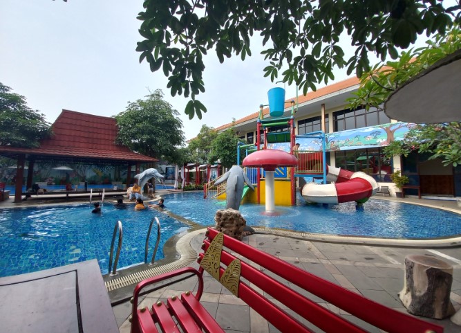 ARS Waterpark fakhmi zakky, 1. Istana Candi (Resto dan Kolam Renang), 2. Kolam Renang Hexzone Terapi, 3. Kolam Renang Lambao, 4. Kolam Renang Bangkit Barokah, 5. Kolam Renang Tirta Santoso, 6. ARS Waterpark, 7. Waterpark Mulia Wisata, 8. Kolam Renang Museum Kretek, 9. Waterboom Taman Krida, 10. Waterboom Bukit Coffee, 11. The PeakView Waterboom &amp; Resto, 12. Cipto Mini Waterboom Undaan Lor Kudus, 13. Waterboom Mulia Klambu, 14. Bumi Honocoroko (Tutup), 15. Kolam Renang Joglo Dopang, 16. Kolam Renang Bambu Tirta