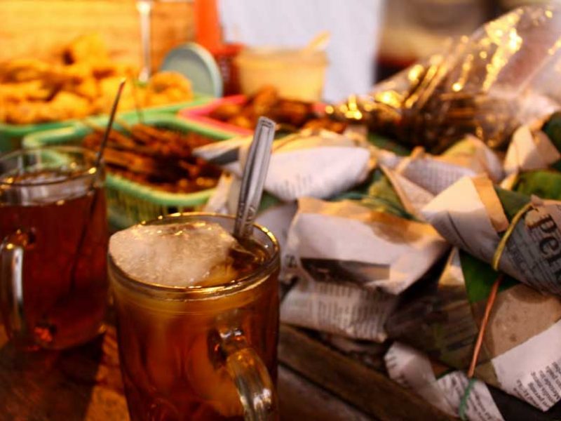 Angkringan (HIK) Khas Klaten, 1. Kue Apem Jatinom, 2. Kepel Ciro Pedan, 3. Getuk Yoko Kurung, 4. Sop Ayam Pak Min, 5. Keripik Belut, 6. Keripik Paru, 7. Keripik Kulit Ceker Ayam, 9. Keripik Tempe, 10. Sego Wiwit, 11. Ayam Panggang Klaten, 12. Sego Gudangan, 13. Nasi Terancam Klaten, 14. Angkringan (HIK) Khas Klaten, 15. Swike Kodok (Non Halal), 16. Rempeyek Ikan Cethul, 17. Wajik Klaten, 18. Peyek Kacang Daun Jeruk, 19. Nasi Tumpang Lethok, 20. Geplak khas Klaten, 21. Dawet Bayat Klaten, 22. Ayam Bakar khas Klaten, 23. Soto Ayam Klaten, 24. Tengkleng Kambing Klaten, 25. Surabi Klaten, 26. Sego Welut, 27. Bakmi Miroso, 28. Slondok, 29. Semprongan, 30. Kepel Klaten, 31. Wayang Kayu