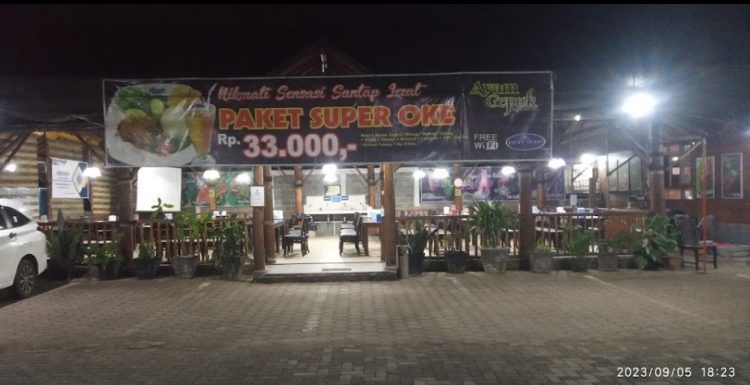 Ayam Gepuk Super Lezat Khairul Umam, 1. Sego Dalem, 2. RM Selaras, 3. Teh Jawa Resto, 4. Warung Masduki, 5. Sego Kucing Jogja Pekalongan, 6. Teras Bali, 7. Obonk Steak &amp; Ribs, 8. Pondok Ikan Bakar WIROTO, 9. Rumah Makan Panderasa, 10. Warung Makan Murah Meriah Pekalongan, 11. RM Sop Buntut Bu Leman, 12. Kios KUSTIANI, 13. Ayam Gepuk Super Lezat, 14. Sego Rakyat Mbak Ibah, 15. Teras Makan Indra Sari, 16. RM Sari Raos, 17. Nasi Uwet Haji Zarkasi, 18. Ayam Bakar Wong Solo, 19. Jade Restoran, 20. Raja Ampat Resto, 21. Soto Tauto Bang Dul Pekalongan (Pusat), 22. Soto Kudus Adi Roso, 23. RM Bung Kombor Kepiting, 24. Rumah Makan Sedep Wangi, 25. Pondok Ikan Bakar hitam Manis, 26. Garang Asem H. Masduki, 27. Lesehan Nasi Megono